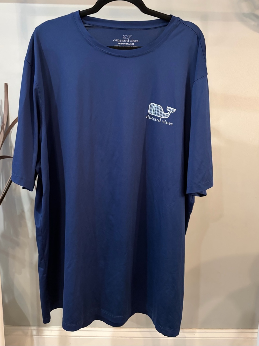 Vineyard Vines Short-Sleeve Performance Tee in Navy Blue with lacrosse Logo- xx